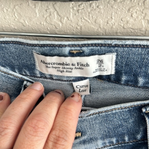 Abercrombie and Fitch the super skinny angle, high-rise curve, love jeans - Picture 4 of 10